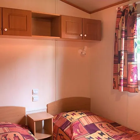 Confortable Avec Terrasse - 6 Pers. - Api-1-52-2004 אתר קמפינג